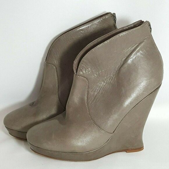Alexandre Birman Leather Ankle Boot Gray Wedge Heel Zipper Sz 7.5 - Picture 1 of 8